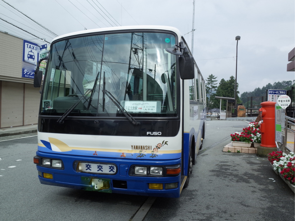 上日川峠へのバス