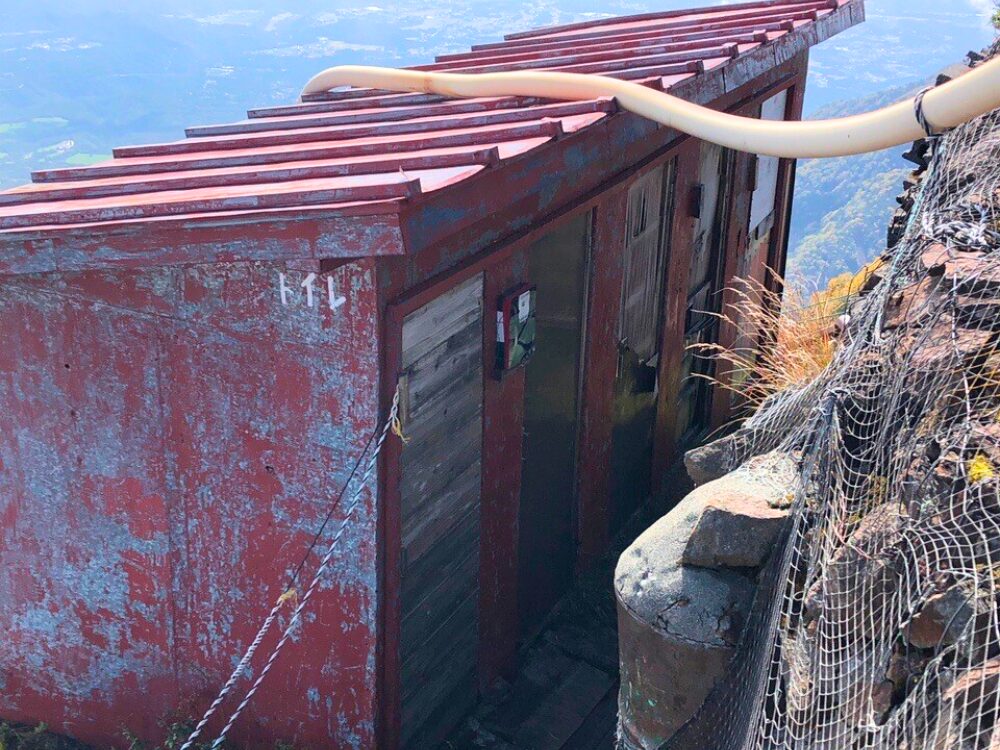 赤岳頂上山荘のトイレ