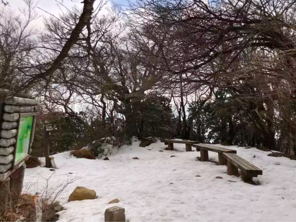 万三郎岳　山頂広場