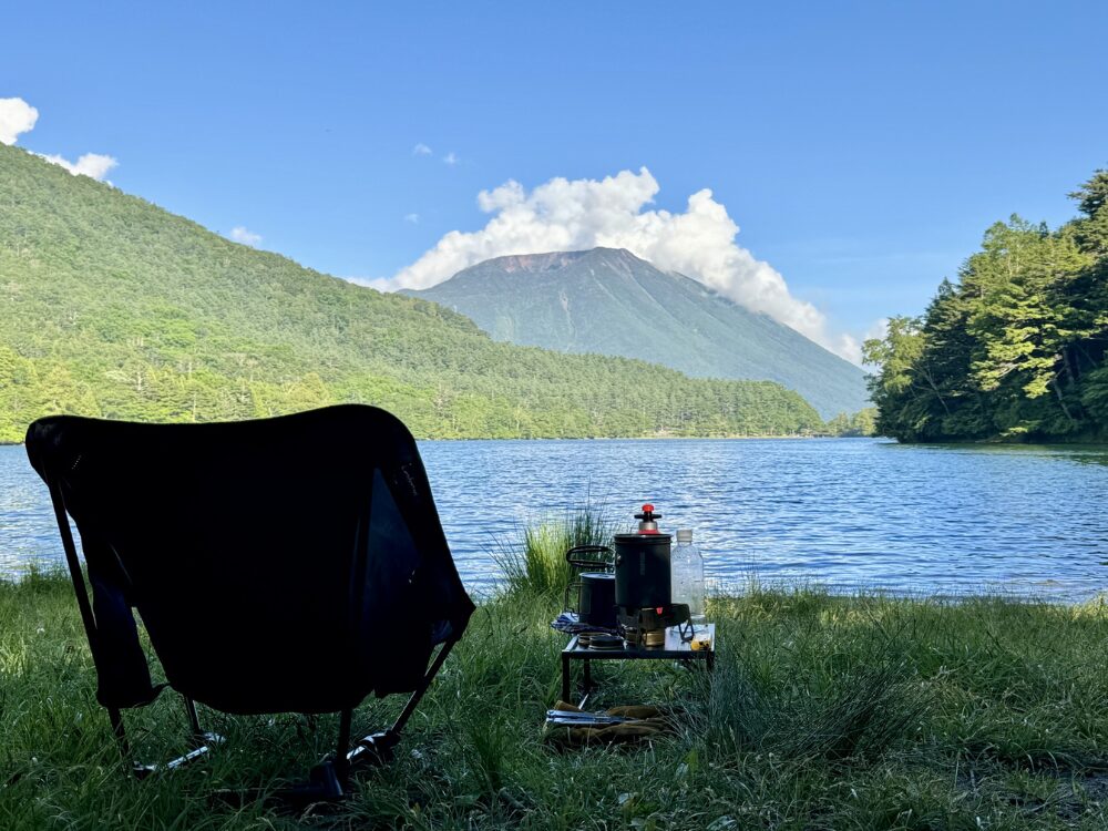 湖畔でのチェアリング