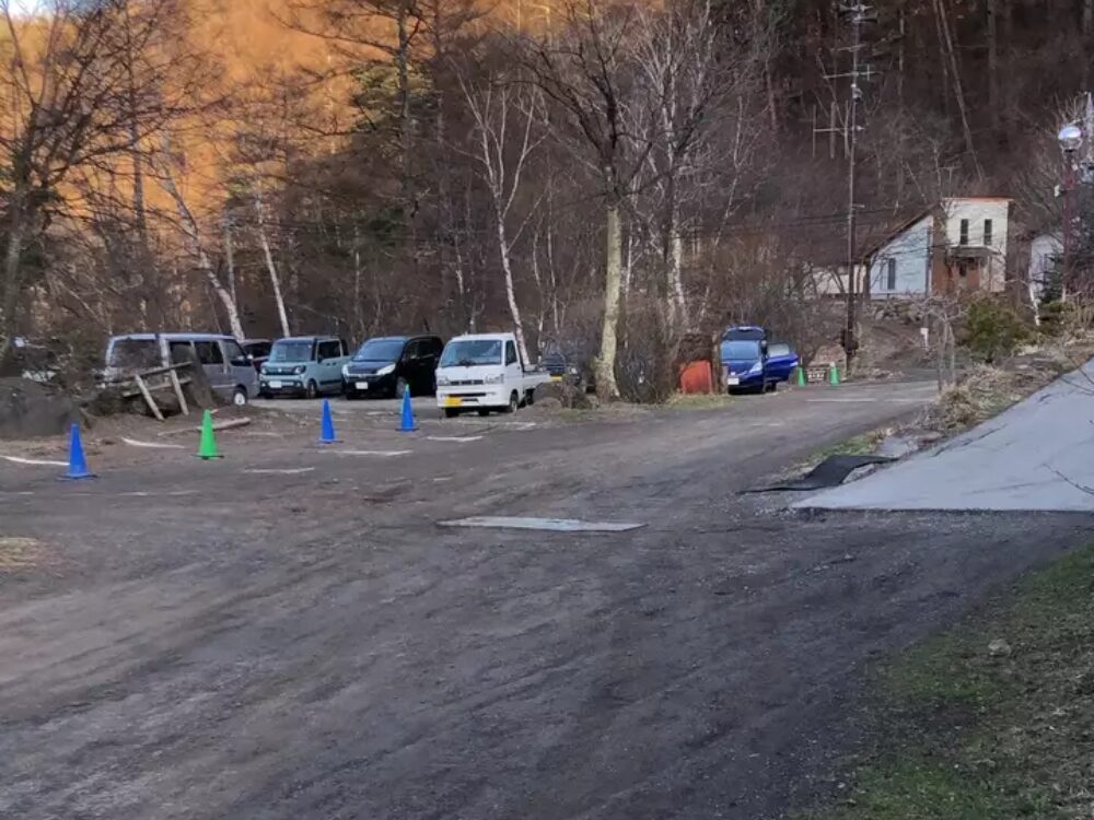 浅間山荘 駐車場