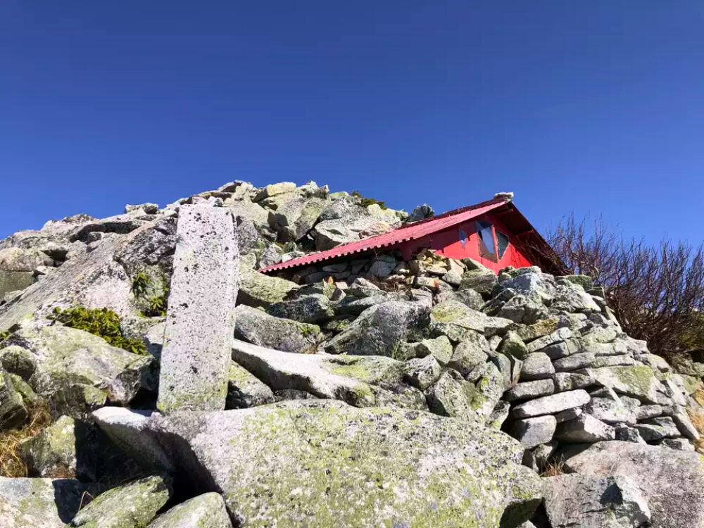 前常念岳　避難小屋