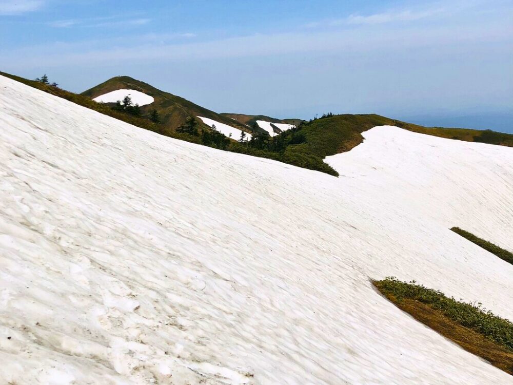 雪の登山道