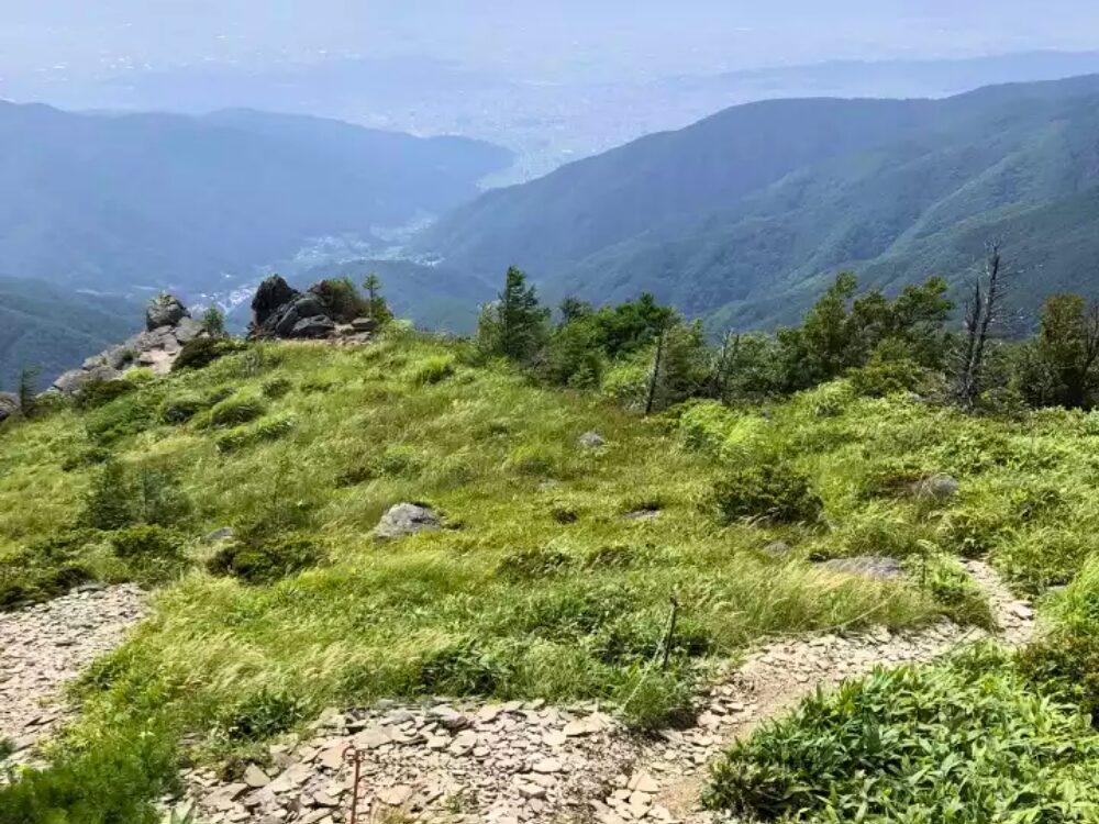 王ヶ鼻付近の登山道