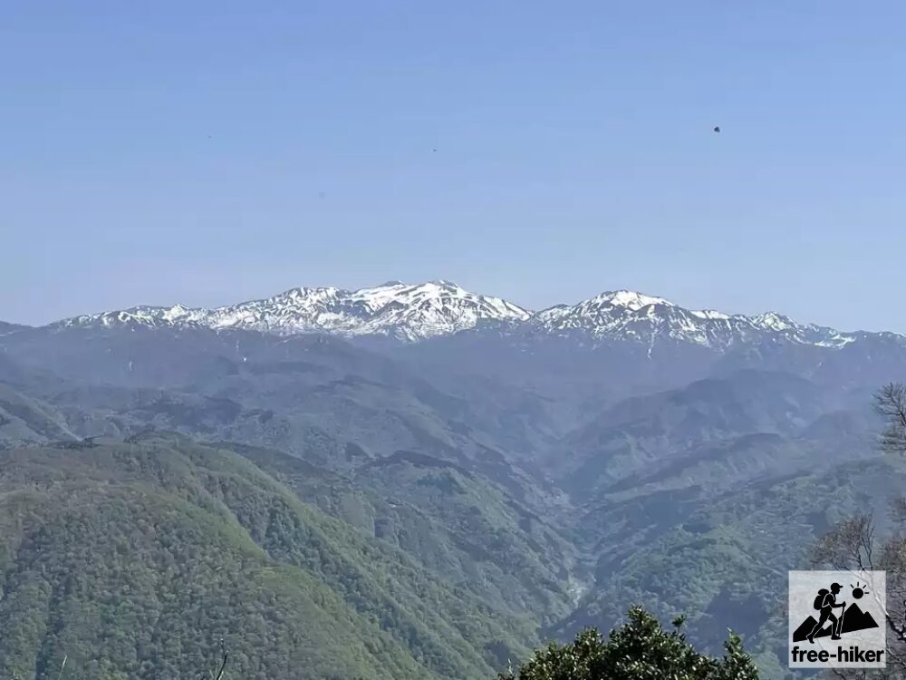 荒島岳から見える白山