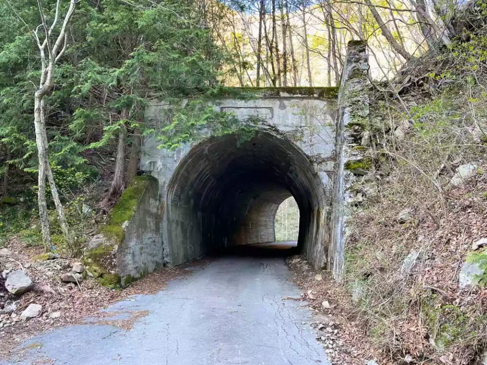 トンネル