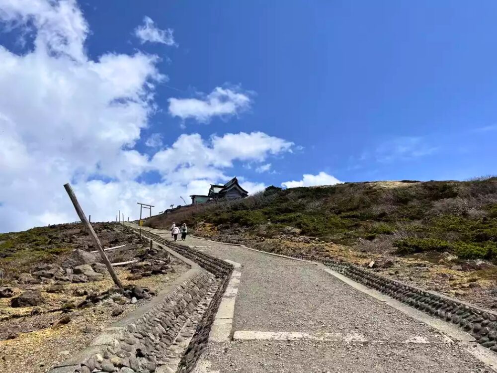蔵王山神社までの道