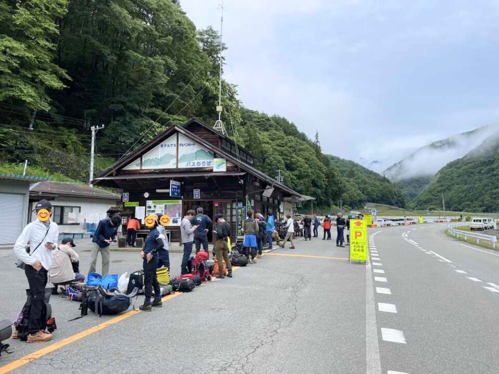 バス待ちの行列