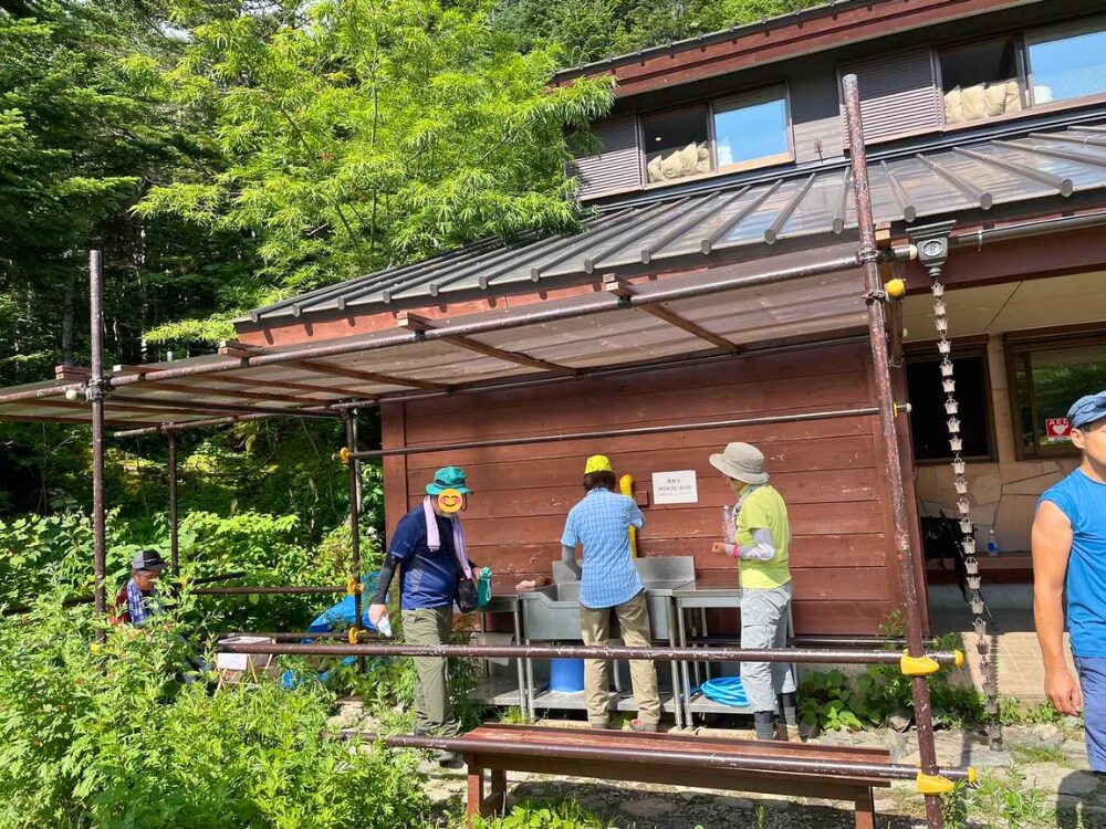 白根御池小屋の水場
