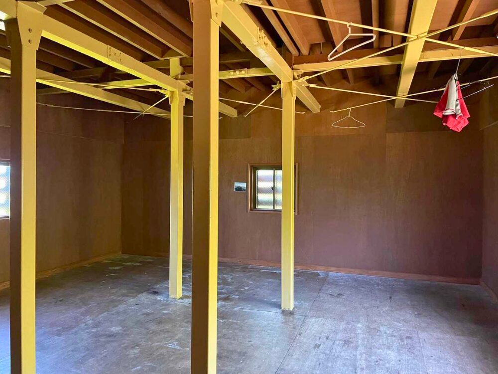 西吾妻小屋の内部