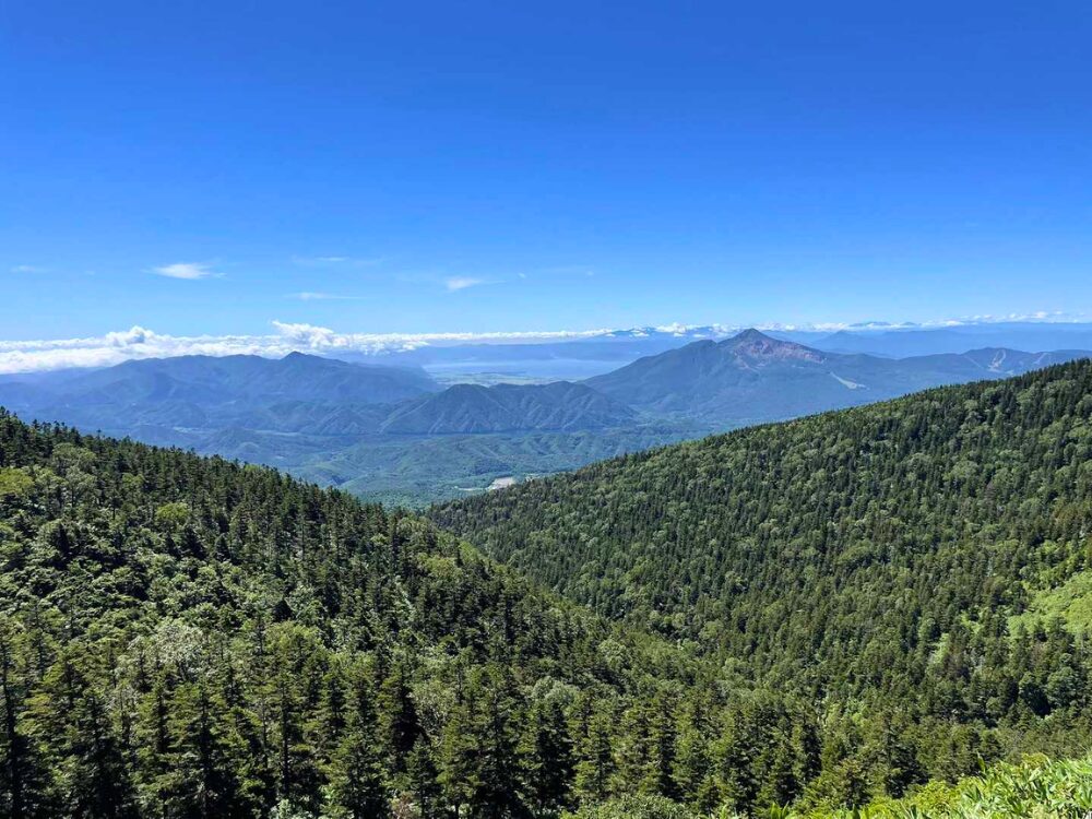 磐梯山と川桁山