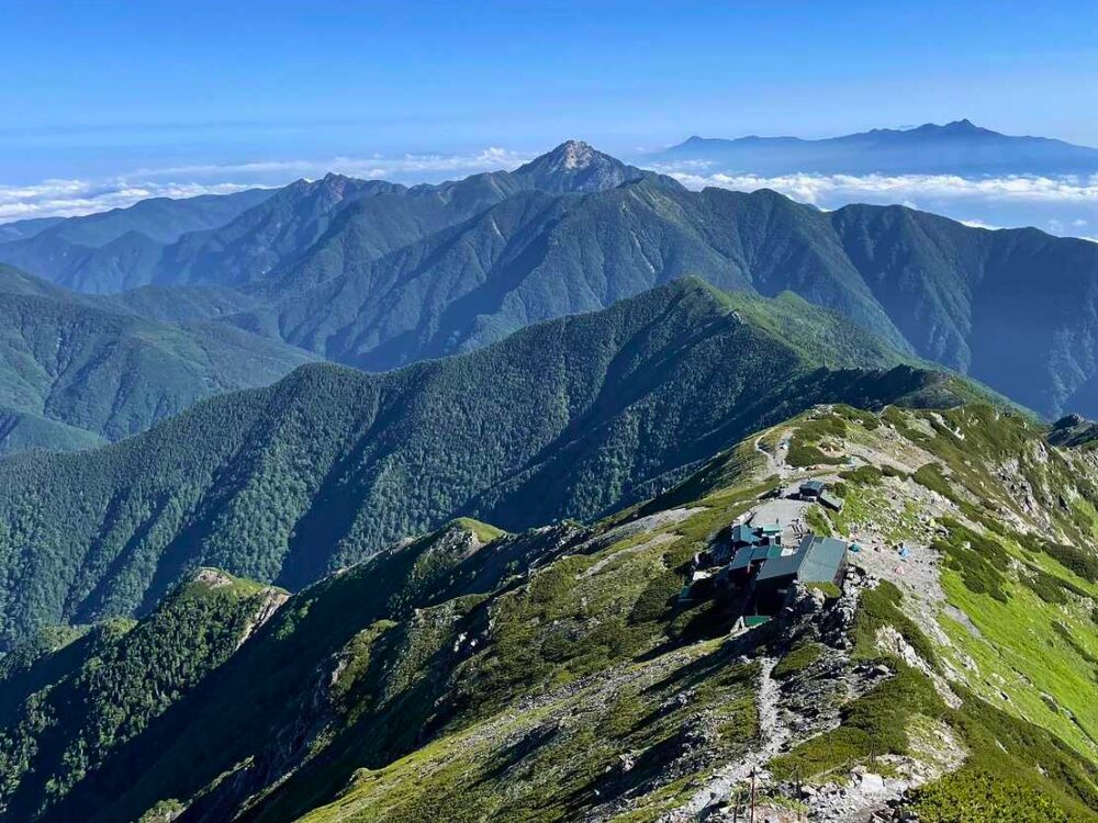 肩の小屋と南アルプス