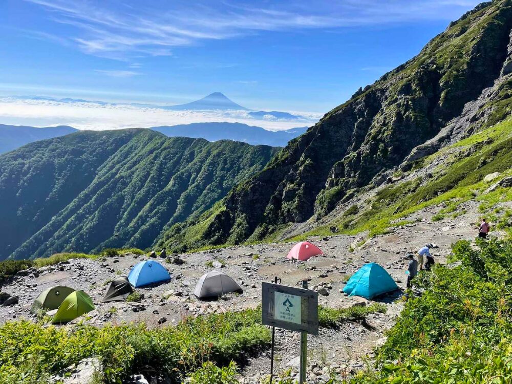肩の小屋 テント場