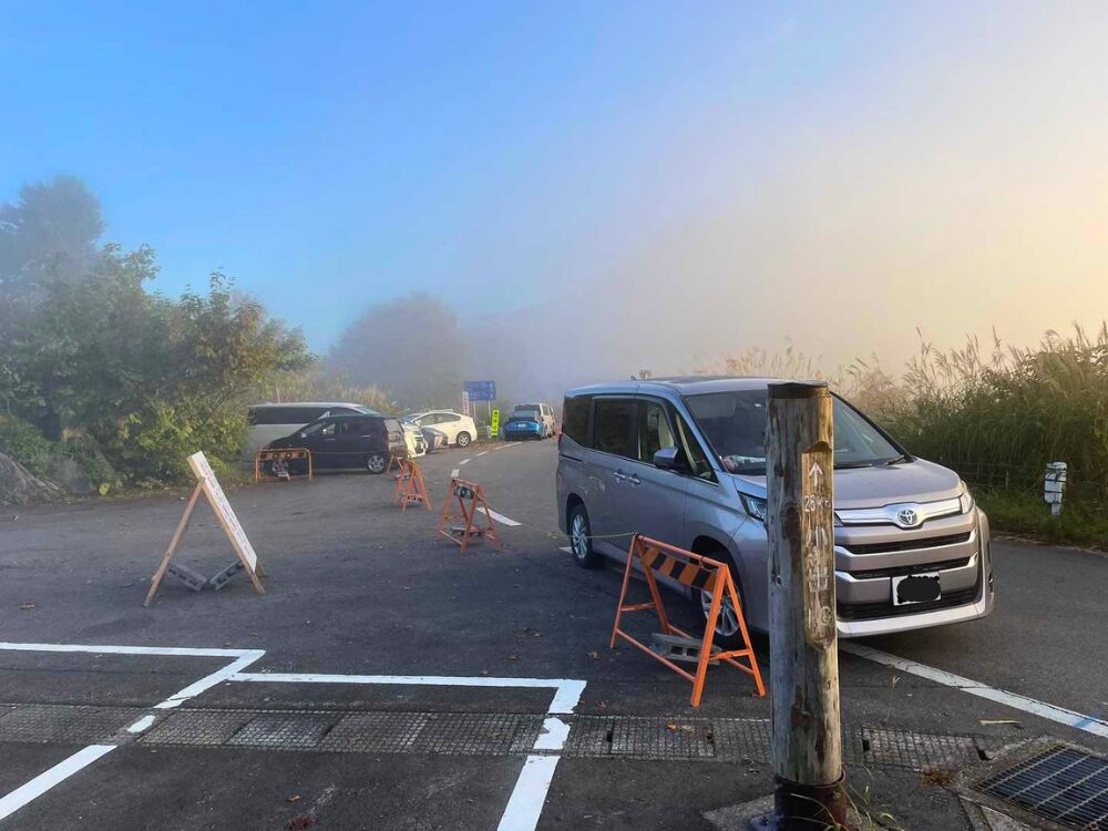 越後駒ヶ岳の枝折峠での路上駐車