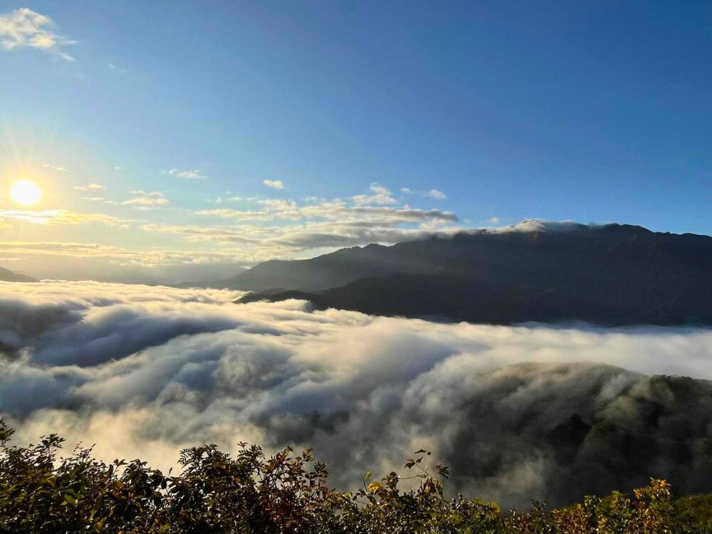 越後駒ヶ岳の滝雲