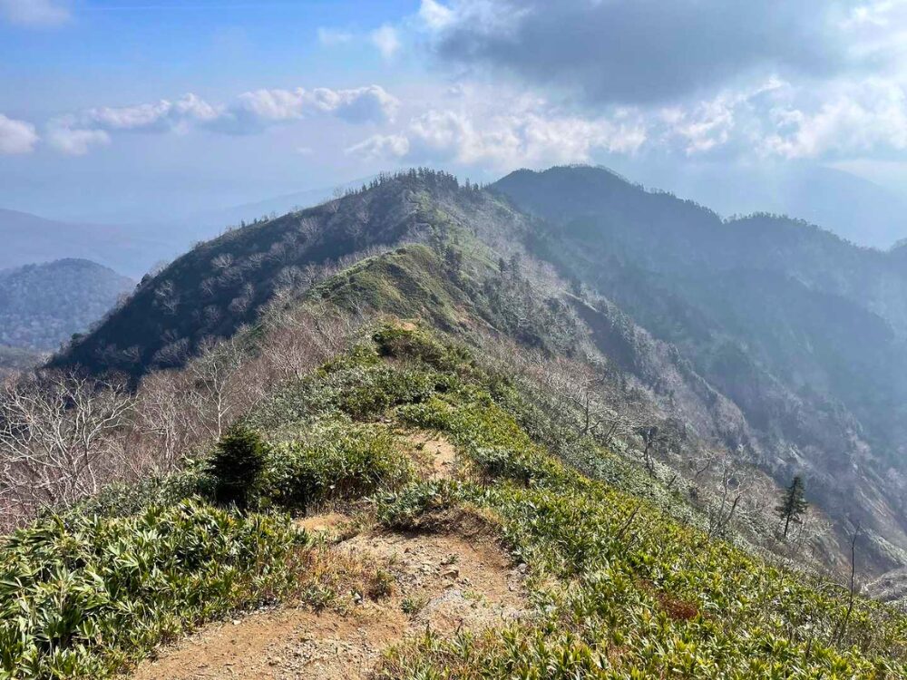高妻山 山頂付近の稜線