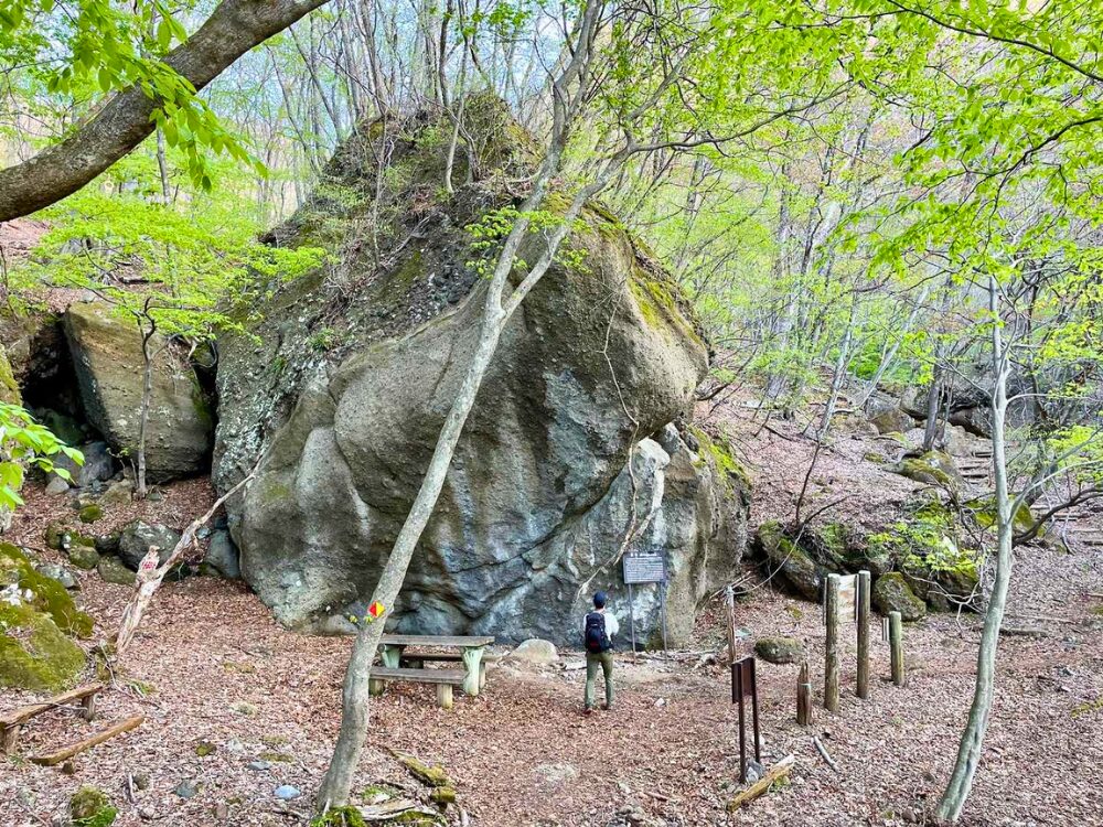 皇海山にある鏡岩