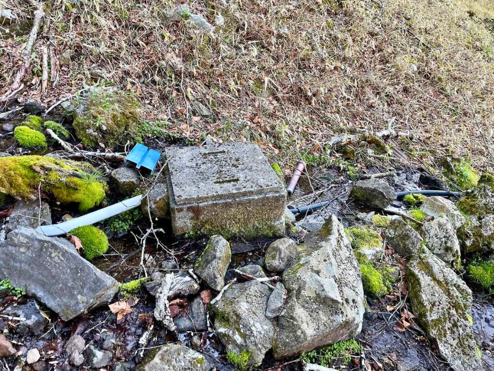 庚申山荘の水場